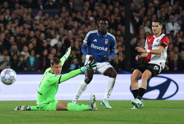 Feyenoord vs Como (23:45 – 14/10)
